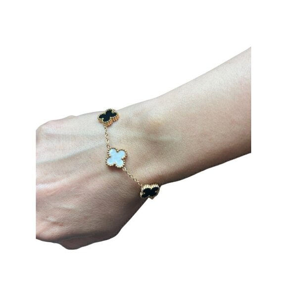 WOMENS PLATED GOLD BLACK/ WHITE CLOVER IRISH SHAMROCK STAINLESS STEEL BRACELET, - Picture 3 of 4